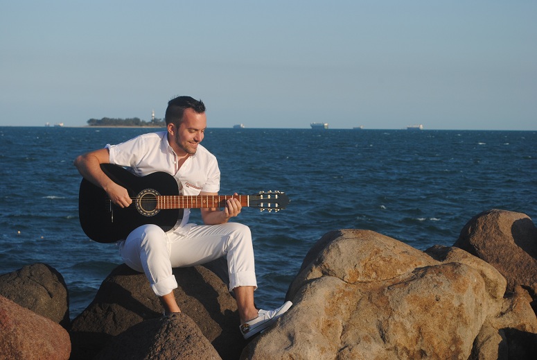 Livemusik med Cristoffer Escoz